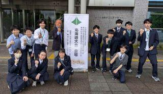 審判長　中川大輔八段と記念撮影